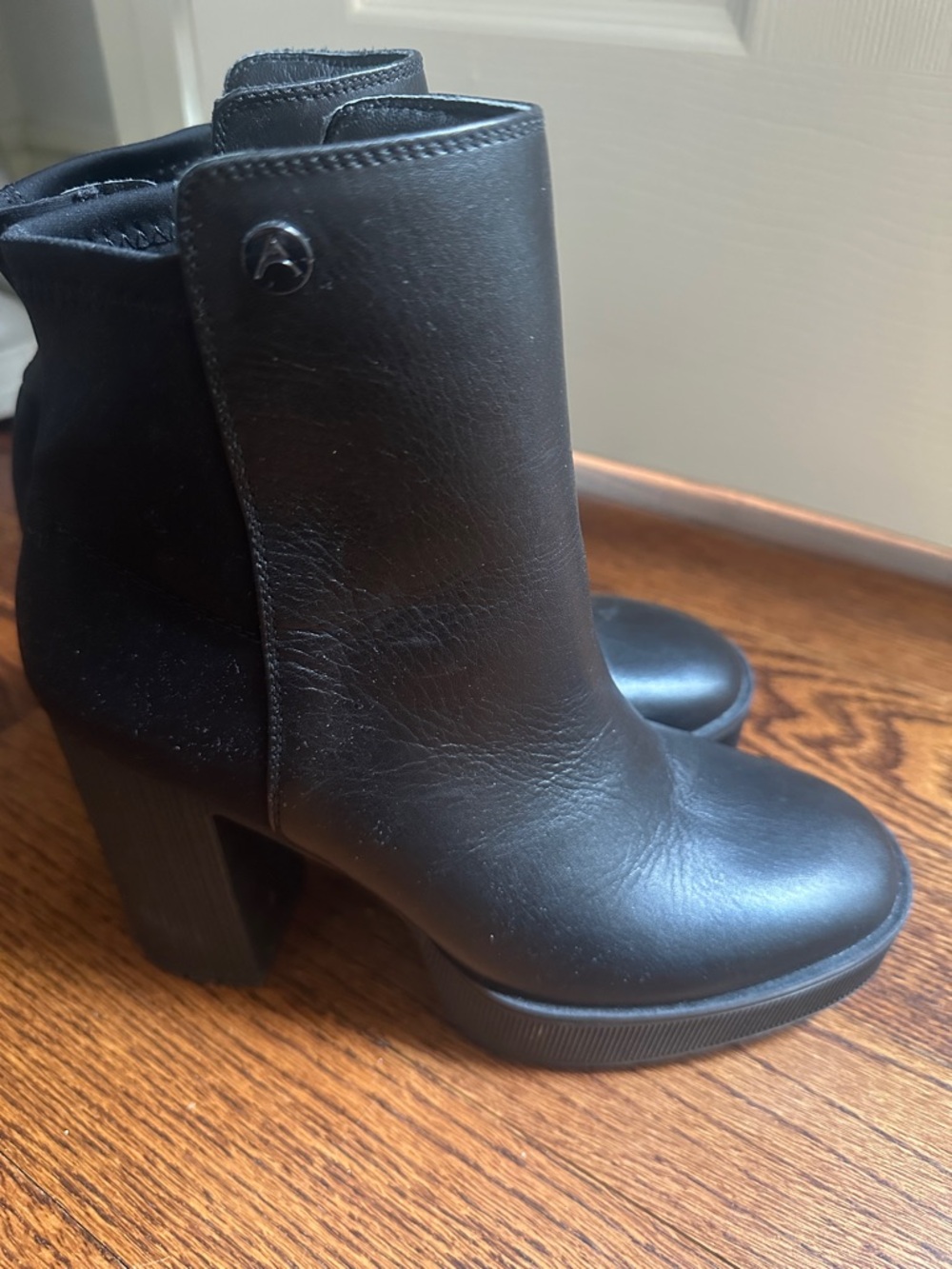 Artica - exclusive to Brown new condition Platform Ankle waterproof